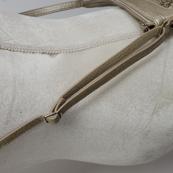 Kim Rogers Gold Metallic Crossbody Adjustable Strap Bag NWOT Faux Leather - Picture 2 of 14